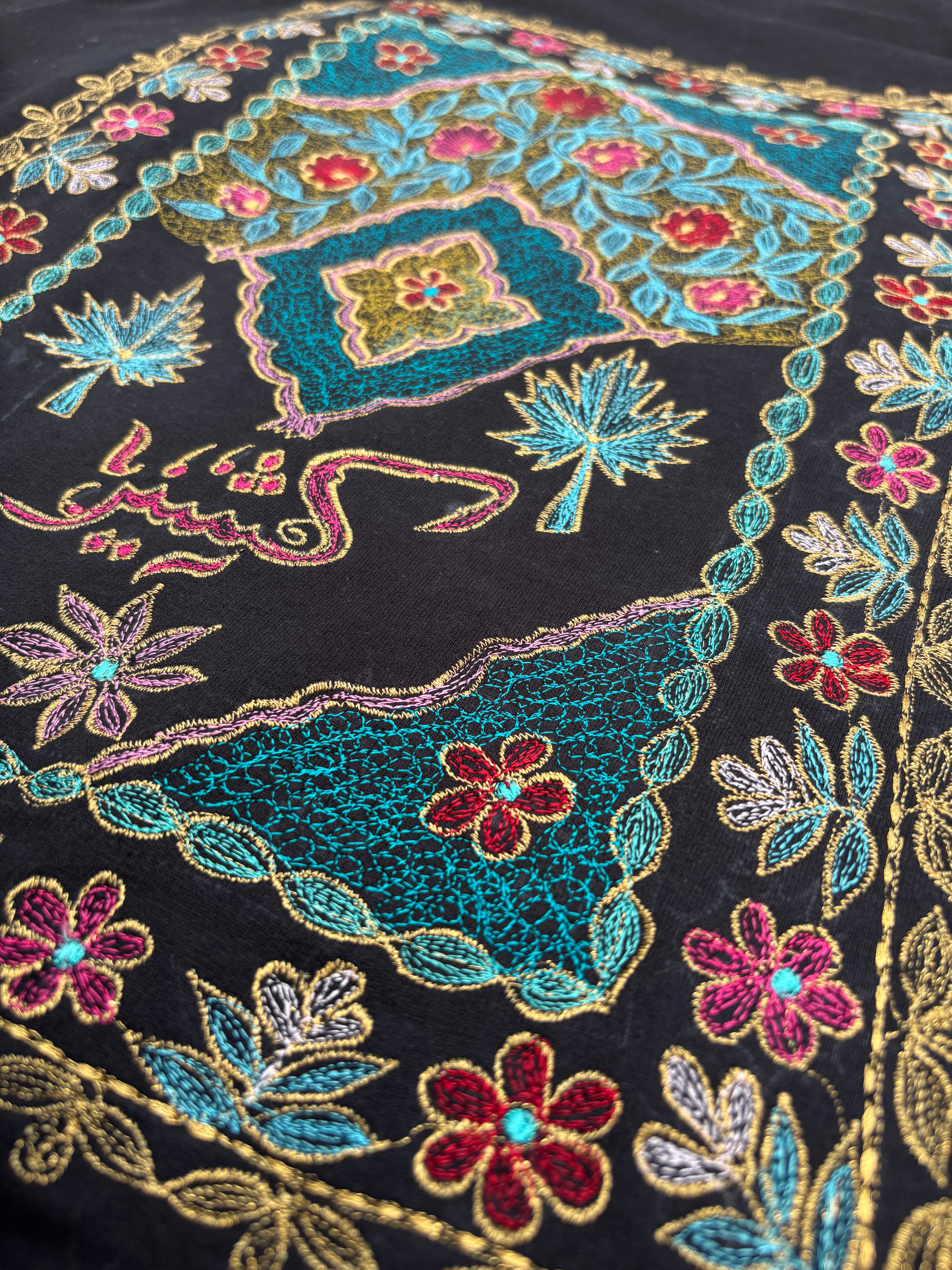 Farsh e Khas Shadow Embroidery Black T-shirt
