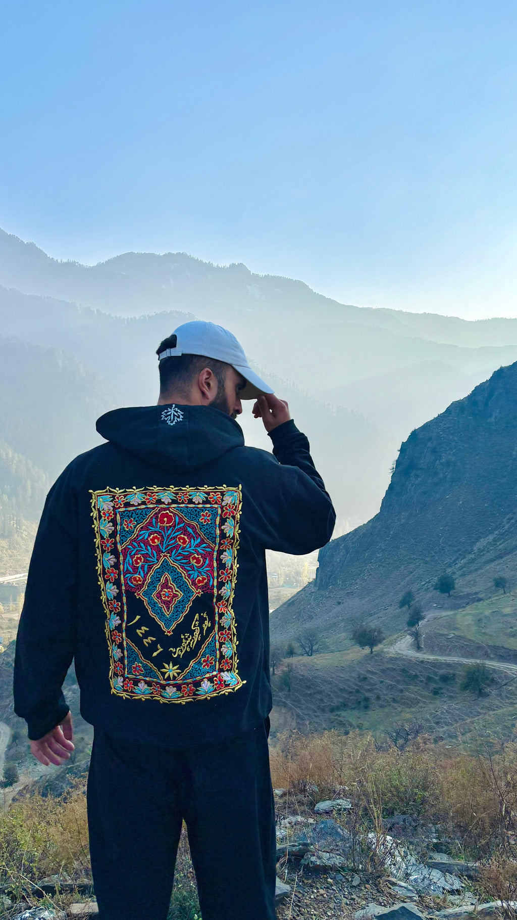 Farsh e Khas Hoodie Black