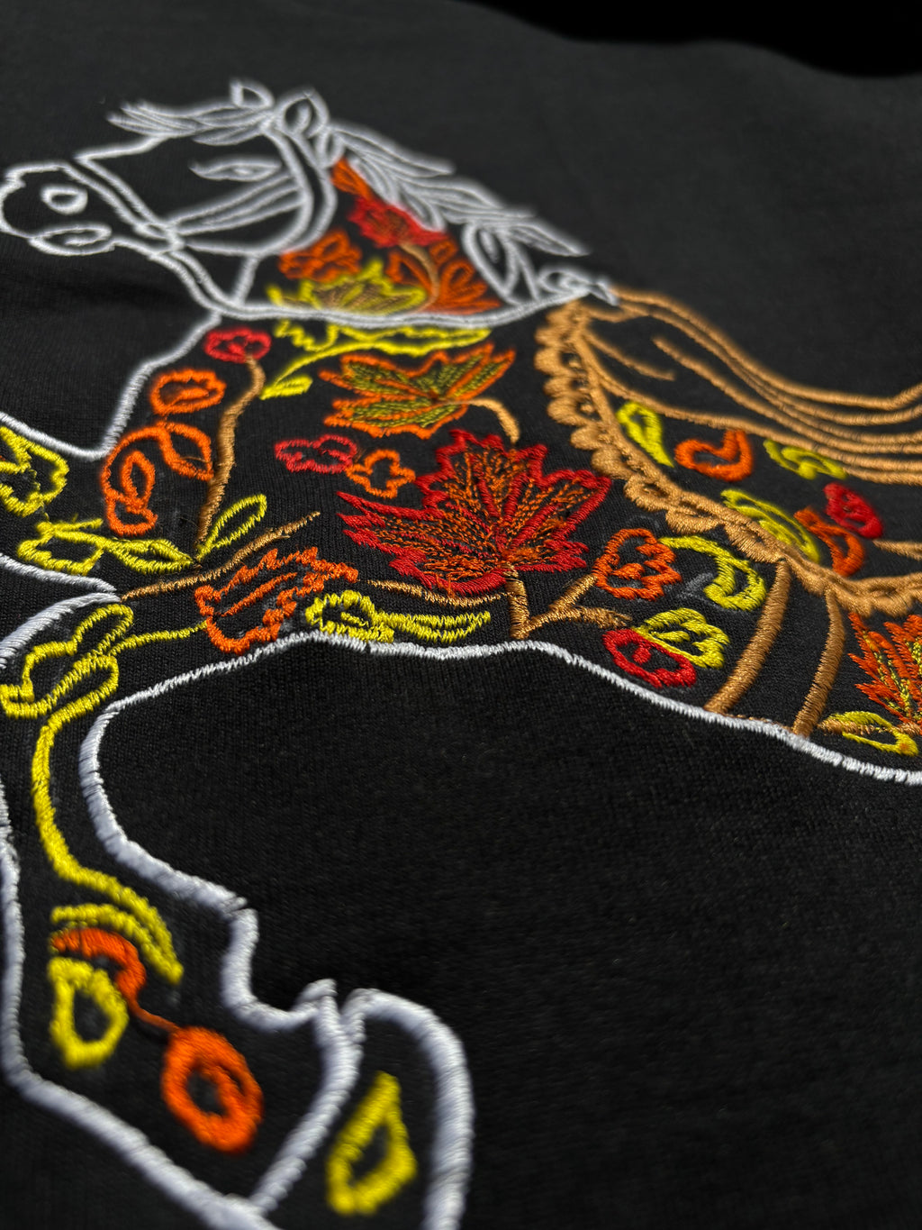 HAR CHÂTA WATAN KASHMIR DE AFGHAN PROVERB ON KASHMIR INSPIRED BLACK HOODIE