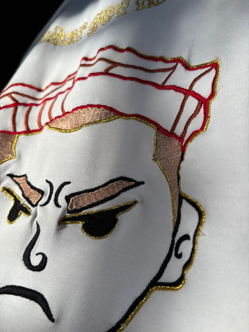 Tachhar Gov Machhar Kashmiri Proverb White T-shirt