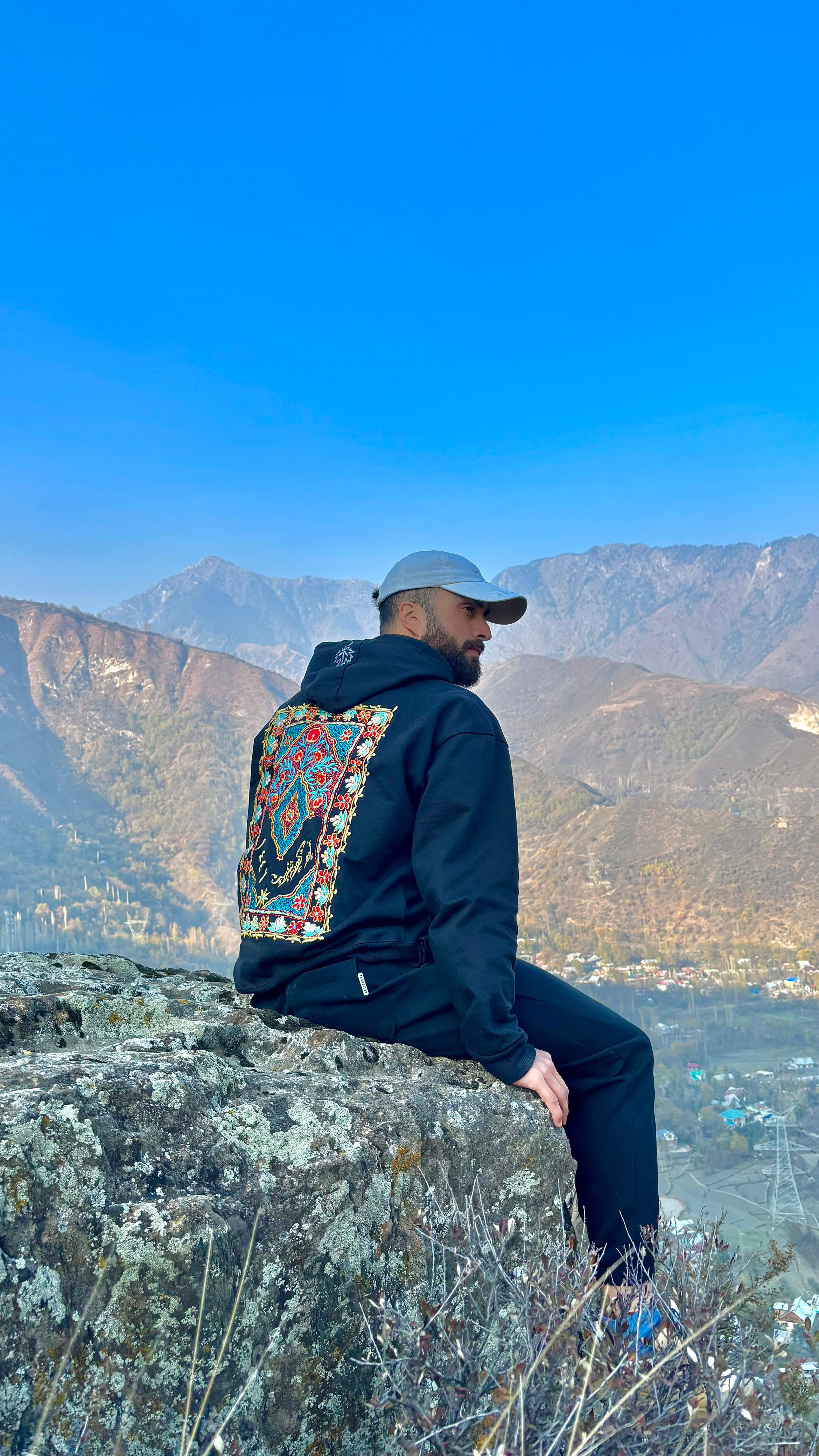 Farsh e Khas Hoodie Black