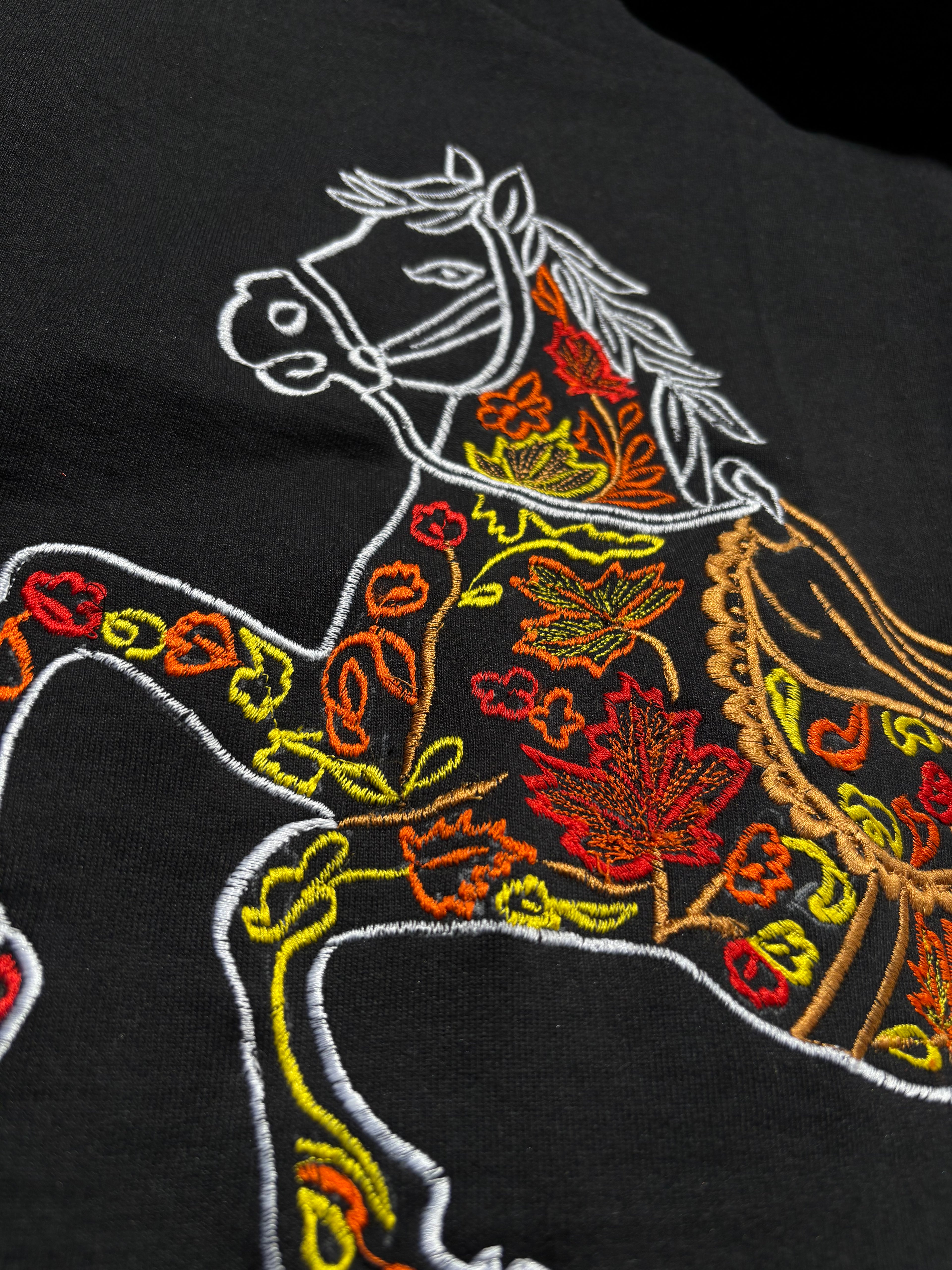 HAR CHÂTA WATAN KASHMIR DE AFGHAN PROVERB ON KASHMIR INSPIRED BLACK HOODIE
