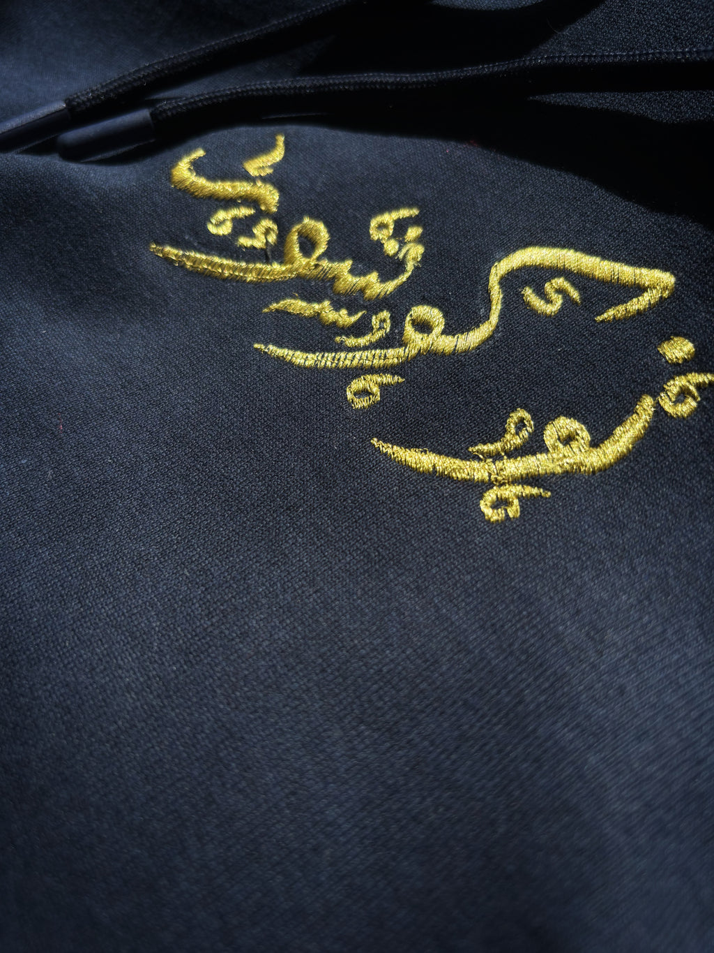HAR CHÂTA WATAN KASHMIR DE AFGHAN PROVERB ON KASHMIR INSPIRED NAVY BLUE HOODIE