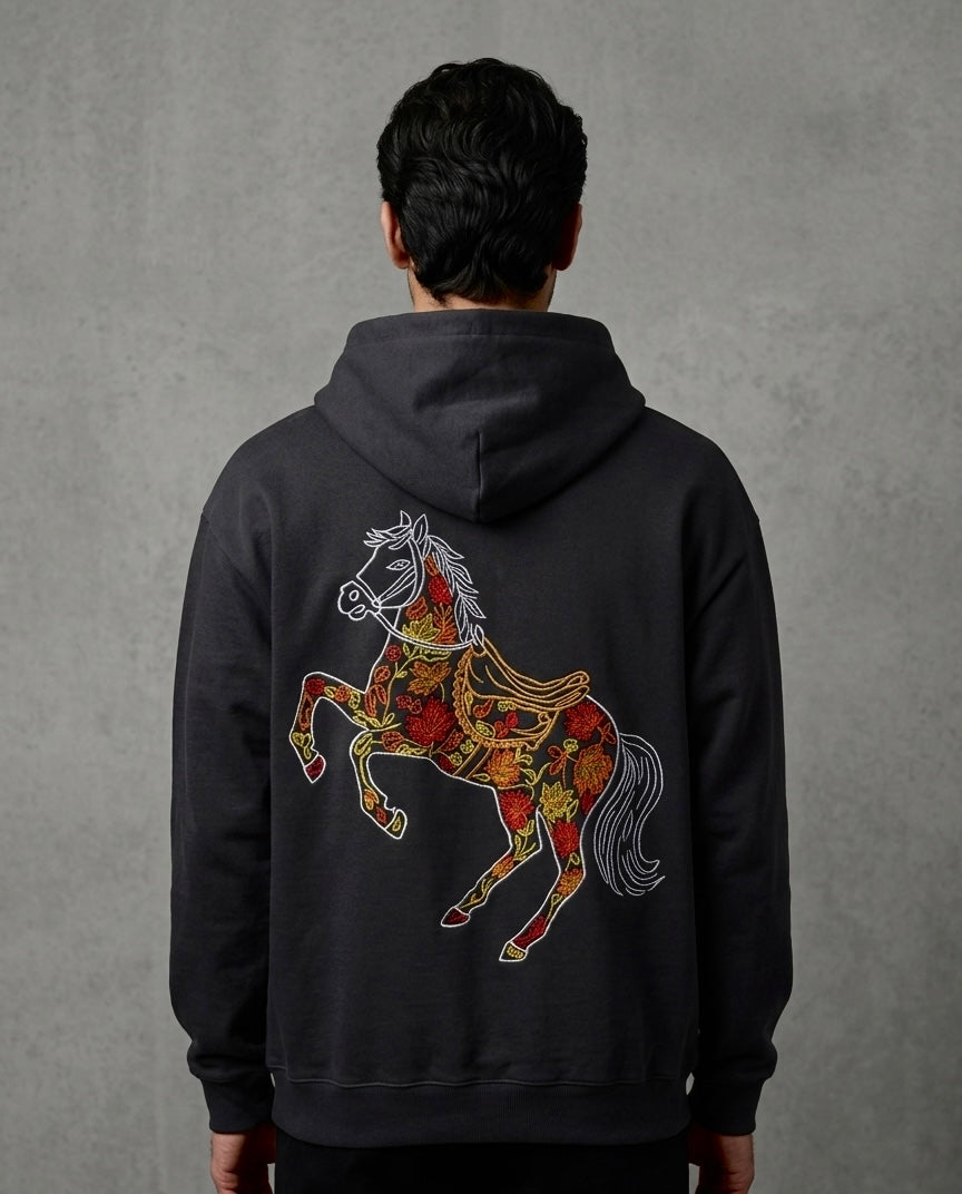 HAR CHÂTA WATAN KASHMIR DE AFGHAN PROVERB ON KASHMIR INSPIRED BLACK HOODIE