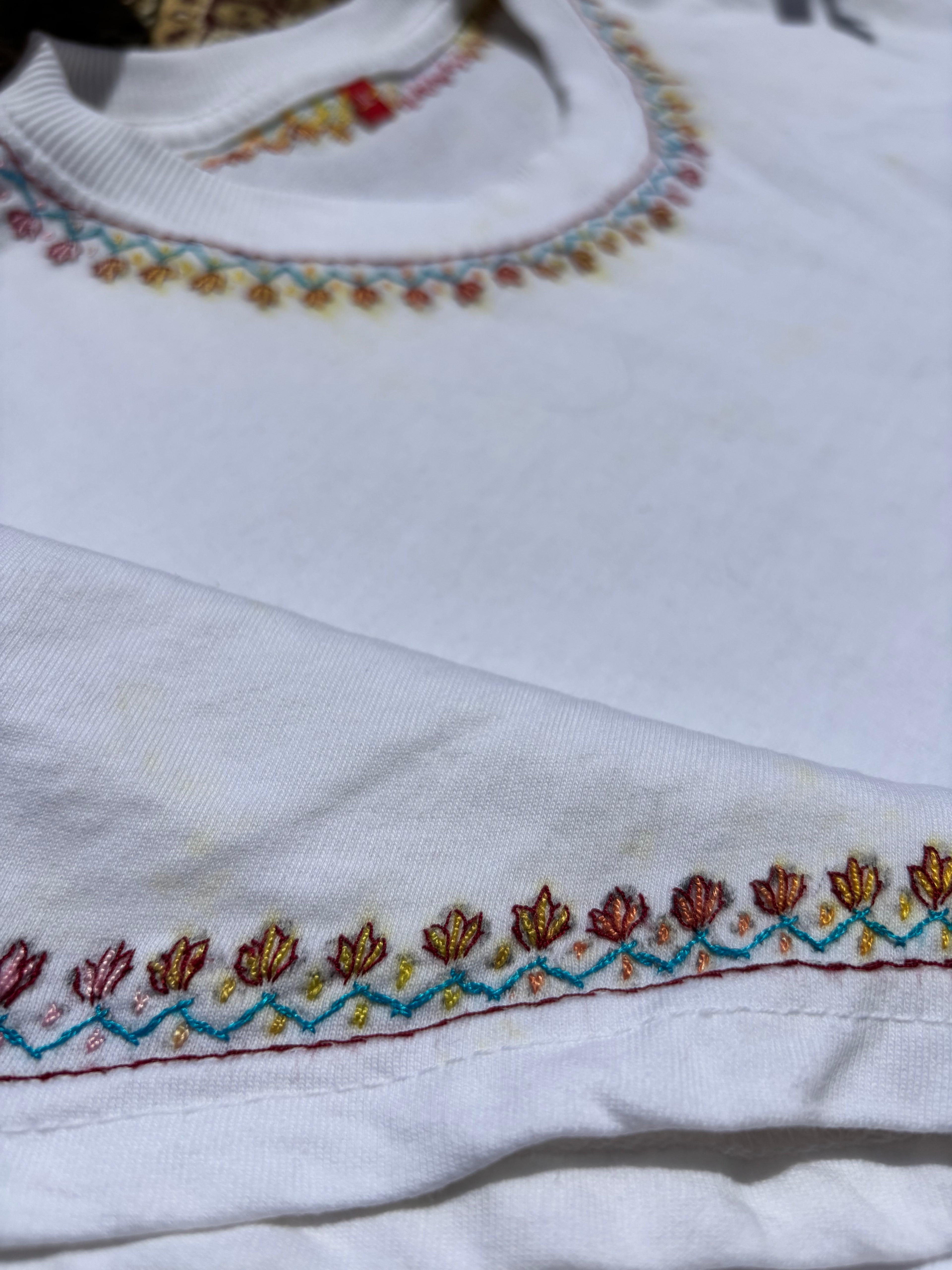 HAND SONZI EXCLUSIVE TRADITIONAL PATTERN EMBROIDERED WHITE T-SHIRT