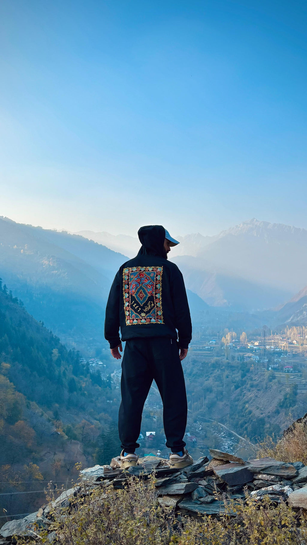 Farsh e Khas Hoodie Black