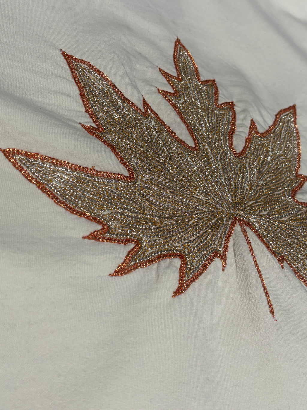HAND TILLA EXCLUSIVE OFF-WHITE T-SHIRT WITH CHINAR EMBROIDERY