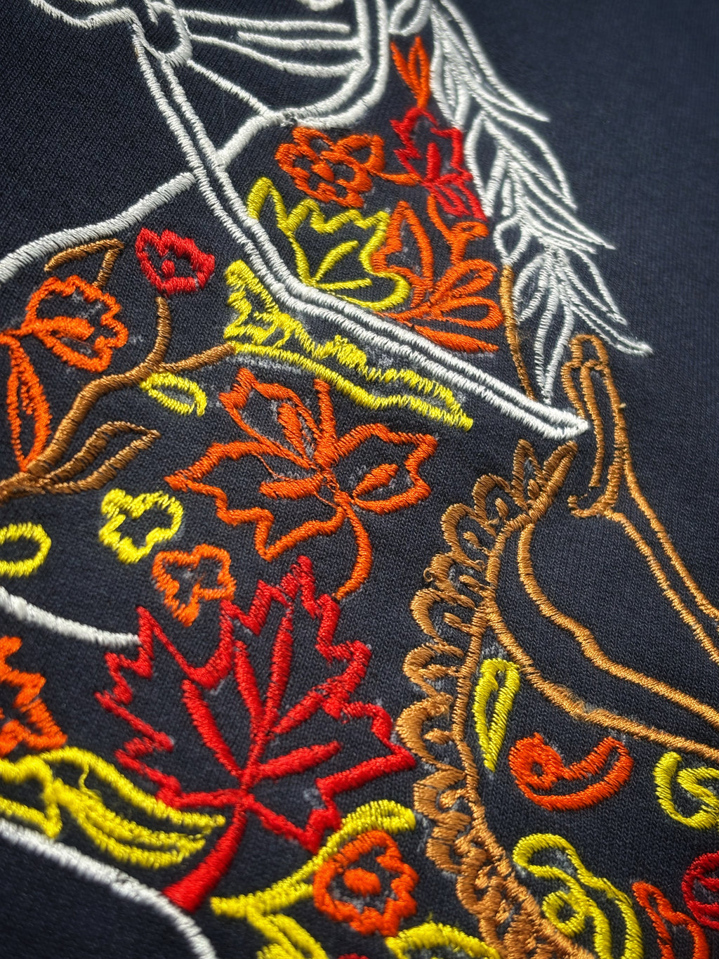 HAR CHÂTA WATAN KASHMIR DE AFGHAN PROVERB ON KASHMIR INSPIRED NAVY BLUE HOODIE