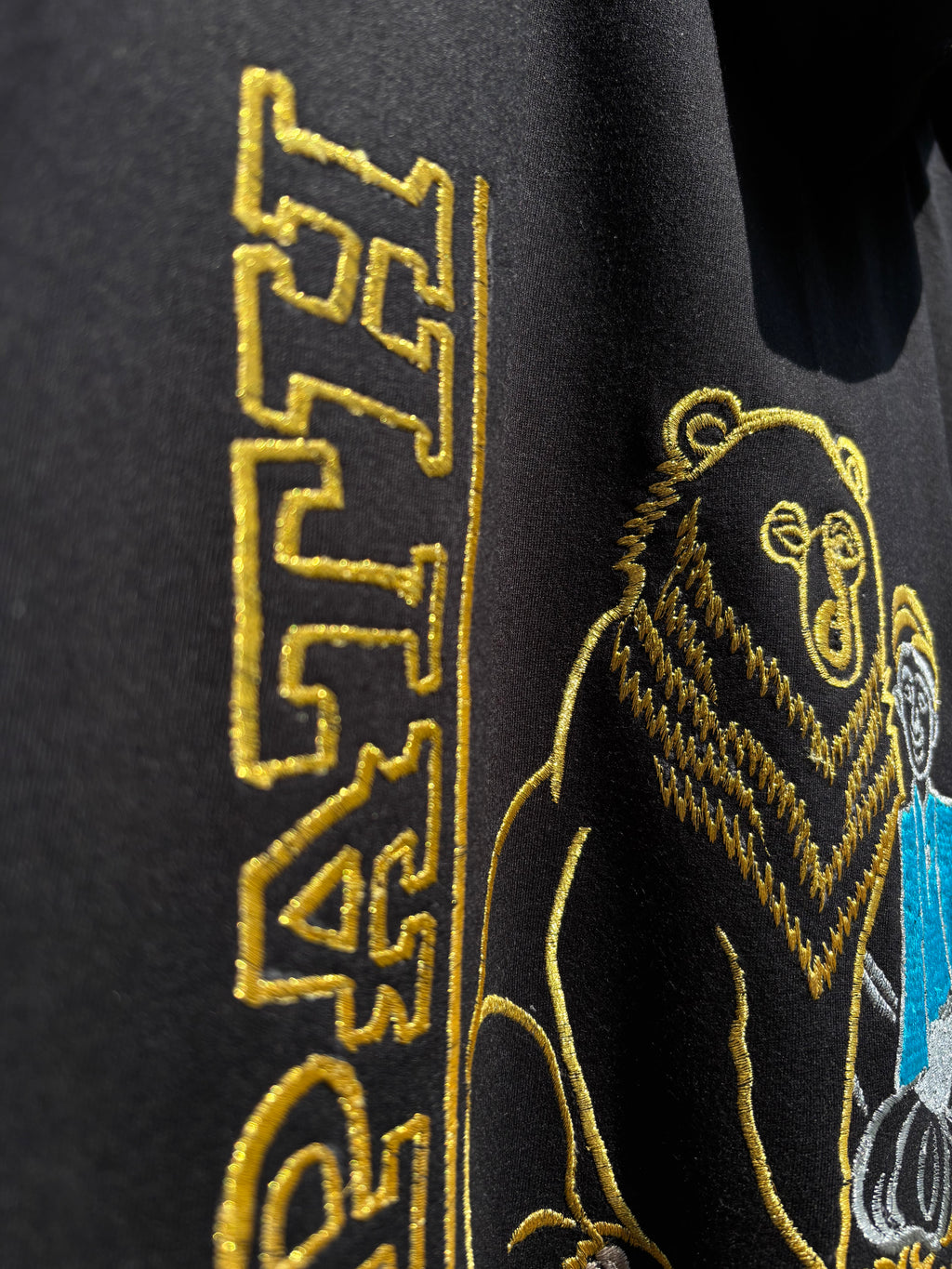 HAPATH YARAZ Kashmiri proverb inspired Black Zipper Hoodie