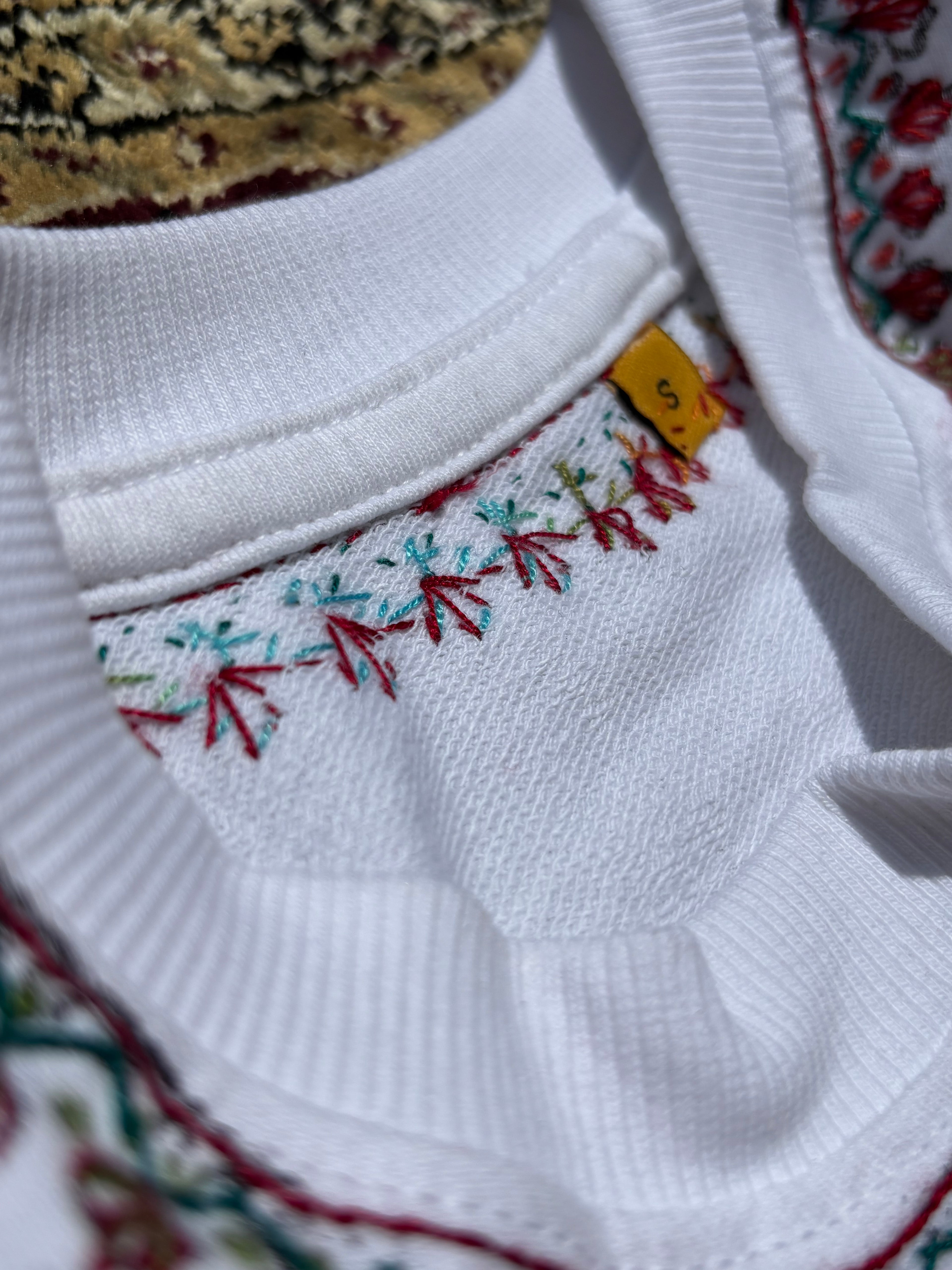 HAND SONZI EXCLUSIVE TRADITIONAL PATTERN EMBROIDERED WHITE T-SHIRT