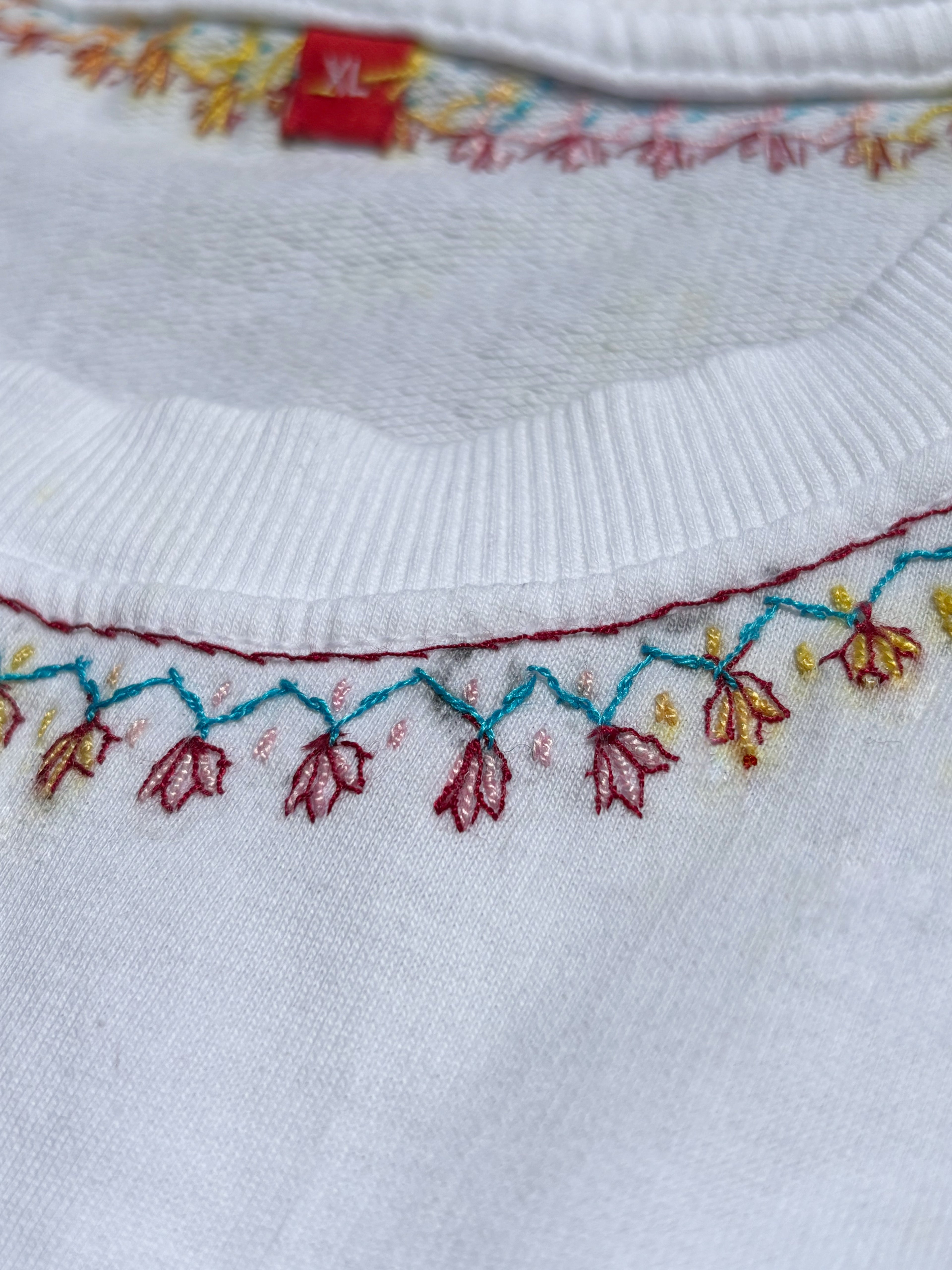 HAND SONZI EXCLUSIVE TRADITIONAL PATTERN EMBROIDERED WHITE T-SHIRT